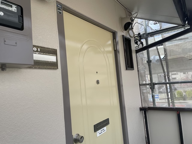 越谷市蒲生アパート外壁塗装工事　玄関塗装